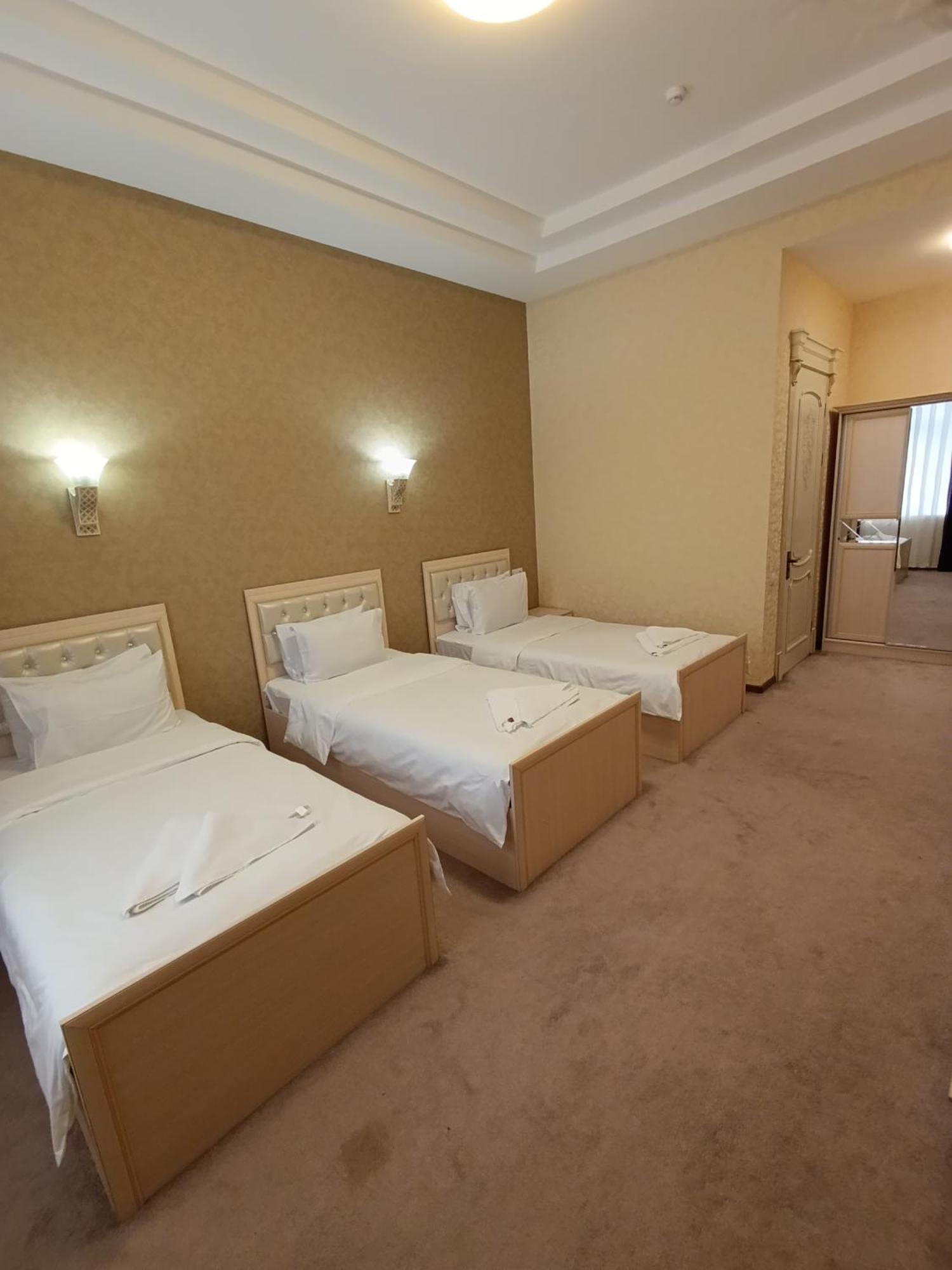 Grand Karavan Hotel Tasjkent Exteriör bild
