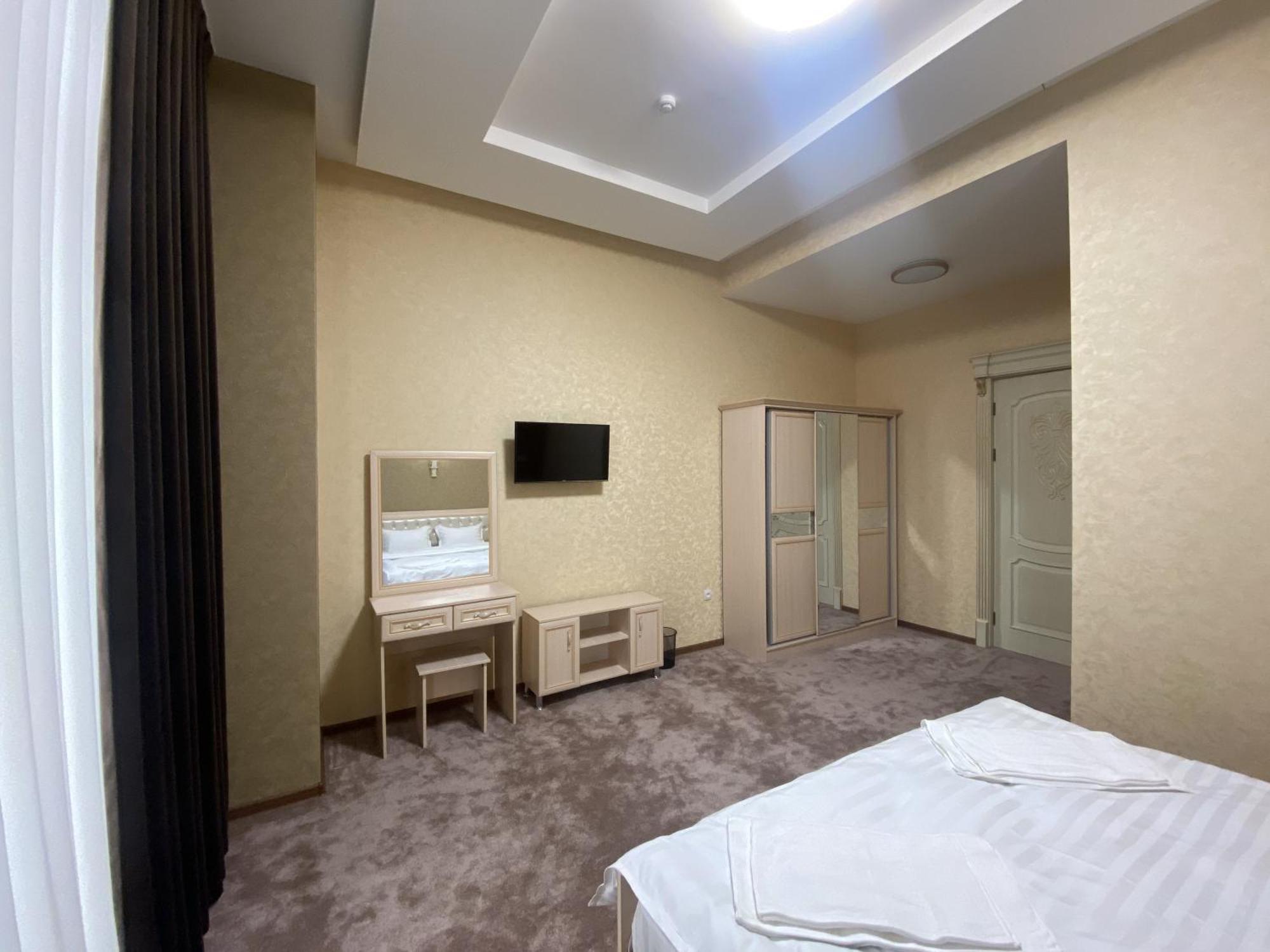 Grand Karavan Hotel Tasjkent Exteriör bild