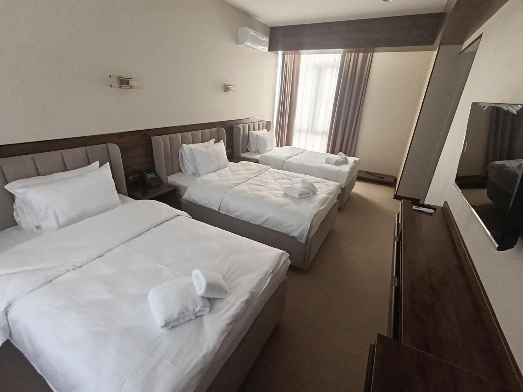 Grand Karavan Hotel Tasjkent Exteriör bild